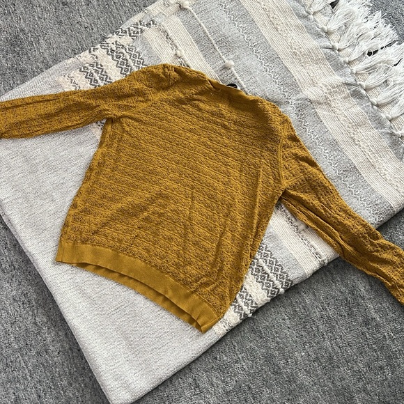Zara sweater/long sleeve top - Picture 5 of 6